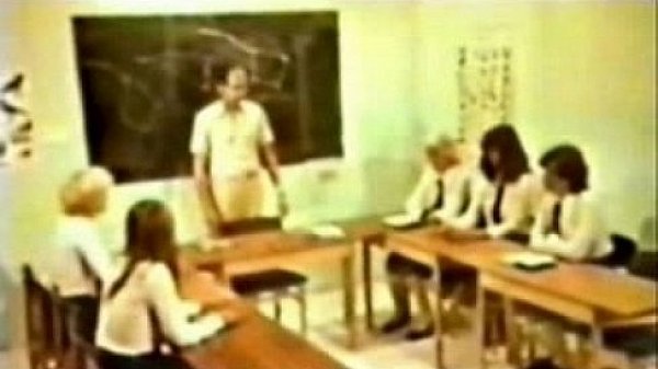 СекÑÑƒÐ°Ð»ÑŒÐ½Ð°Ñ Ð¾Ñ€Ð³Ð¸Ñ Ð² школе в Ñтиле ретро начинаетÑÑ Ð¿Ñ€Ñ